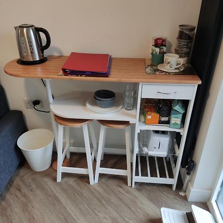En-Suite Double Room With Private Entrance 爱丁堡 外观 照片
