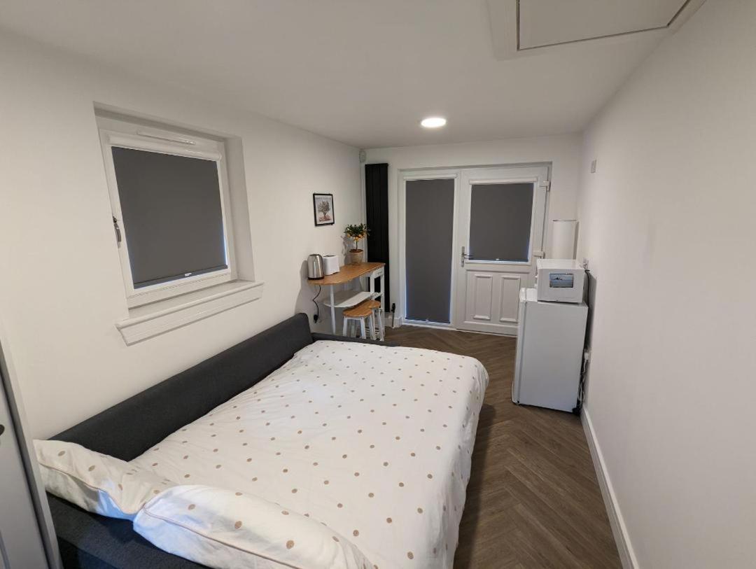 En-Suite Double Room With Private Entrance 爱丁堡 外观 照片