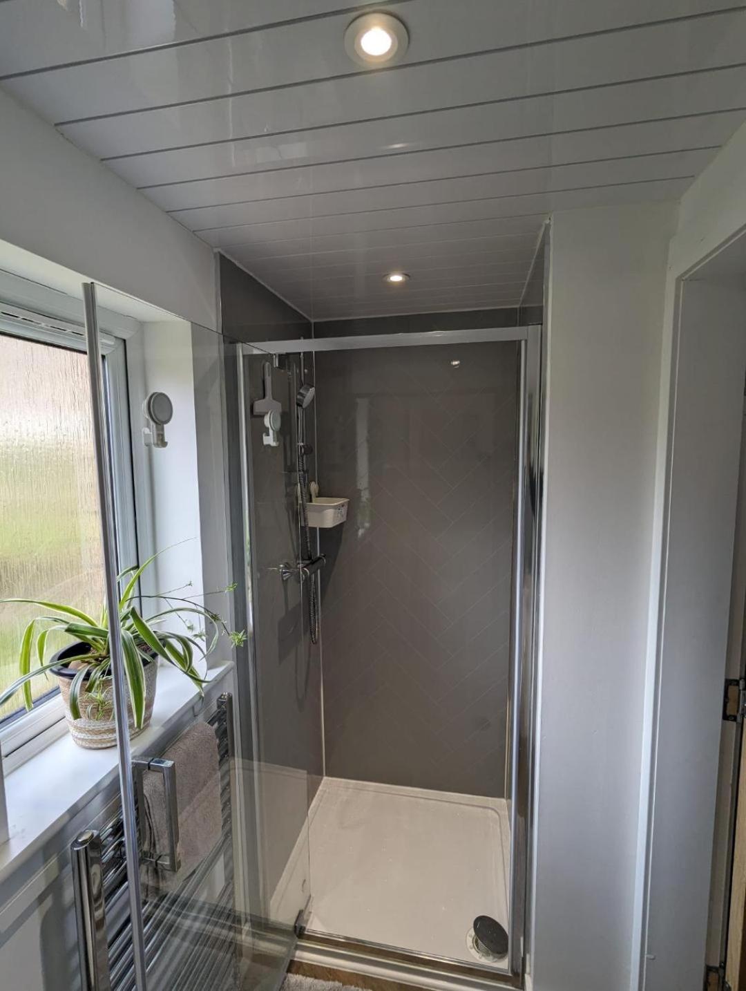 En-Suite Double Room With Private Entrance 爱丁堡 外观 照片