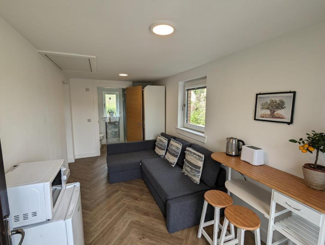 En-Suite Double Room With Private Entrance 爱丁堡 外观 照片