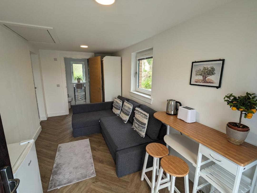 En-Suite Double Room With Private Entrance 爱丁堡 外观 照片
