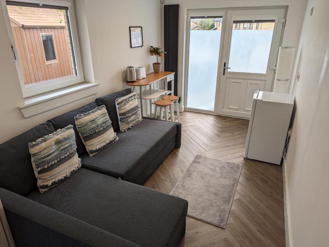 En-Suite Double Room With Private Entrance 爱丁堡 外观 照片